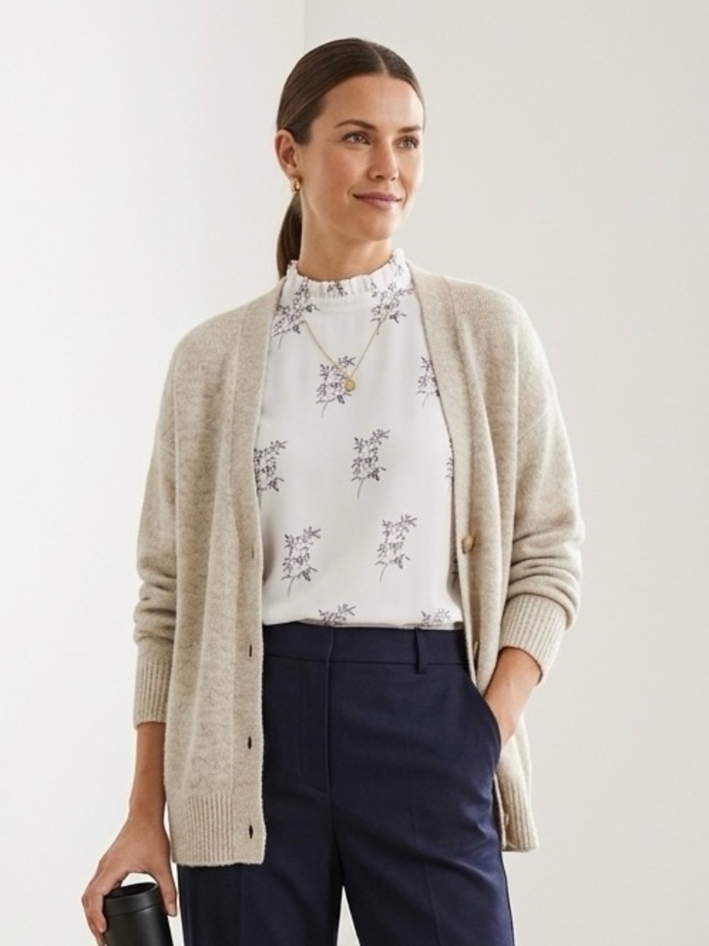 🄷&🄼 Floral blouse in white size 8